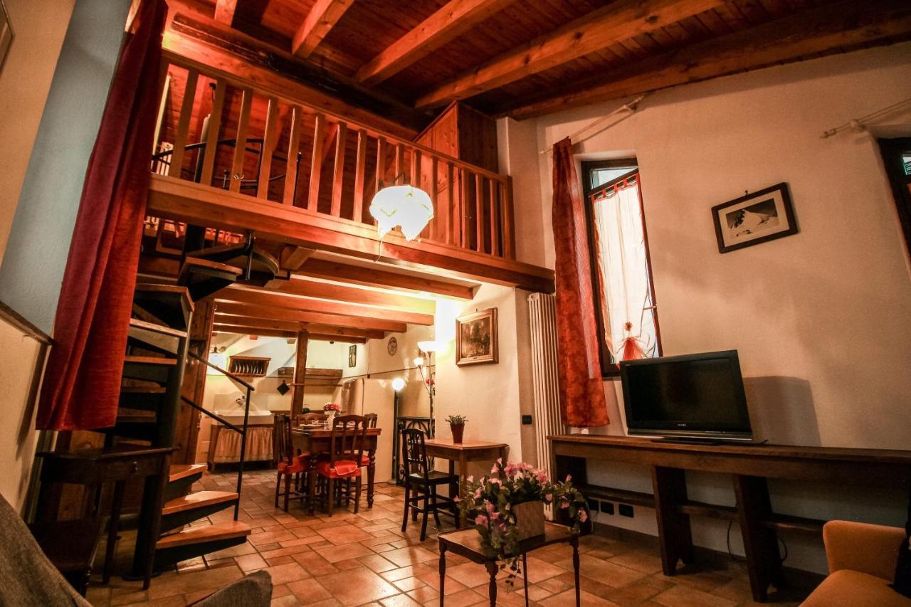 Apartament La Casa Sul Cardo - Affitti Brevi Italia Aosta Zewnętrze zdjęcie